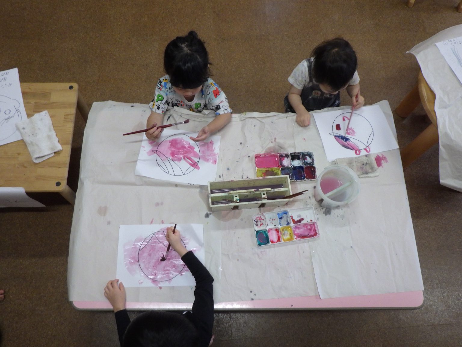 絵の具でぬりえ | 花の木保育園 東京都町田市